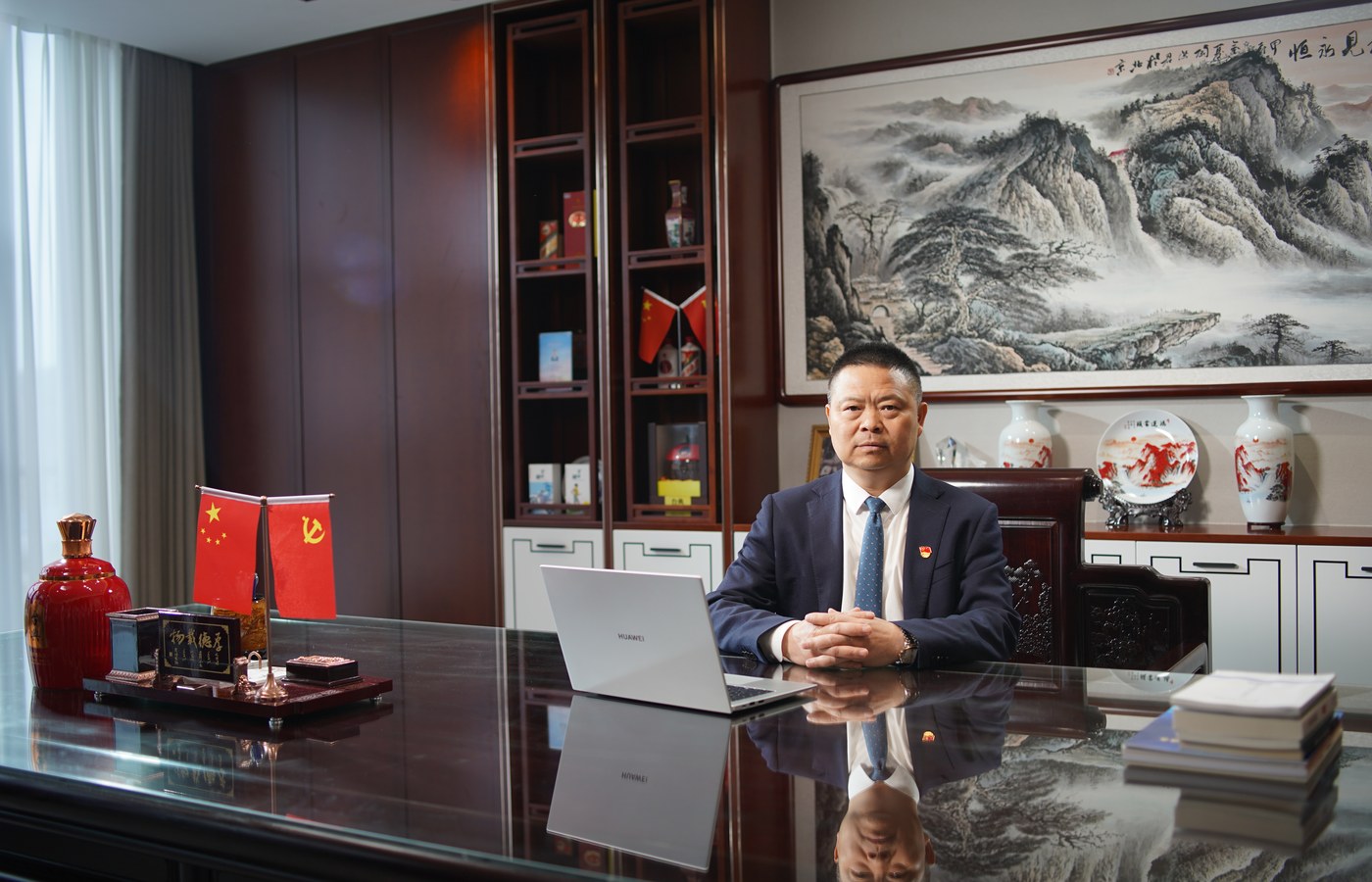 爱体育(中国)酒业董事长杜富杰